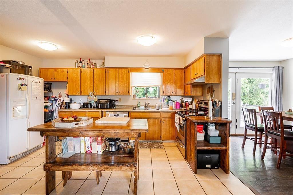 2224 Mouldstade Road Property Photo 9