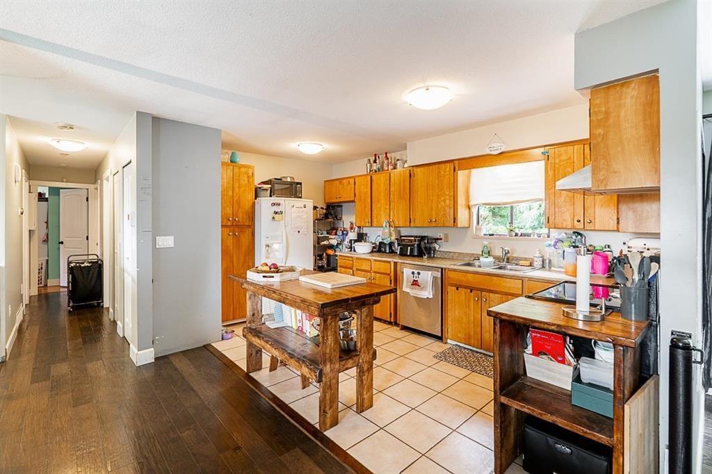 2224 Mouldstade Road Property Photo 10