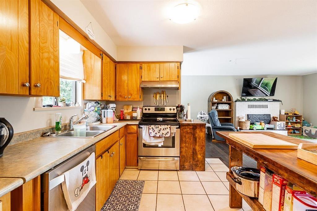2224 Mouldstade Road Property Photo 11