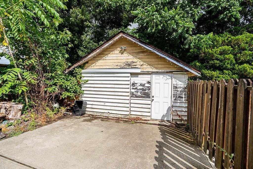 2224 Mouldstade Road Property Photo 24