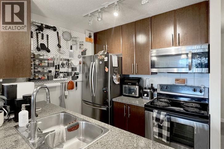 308 58 Keefer Place Property Photo 20