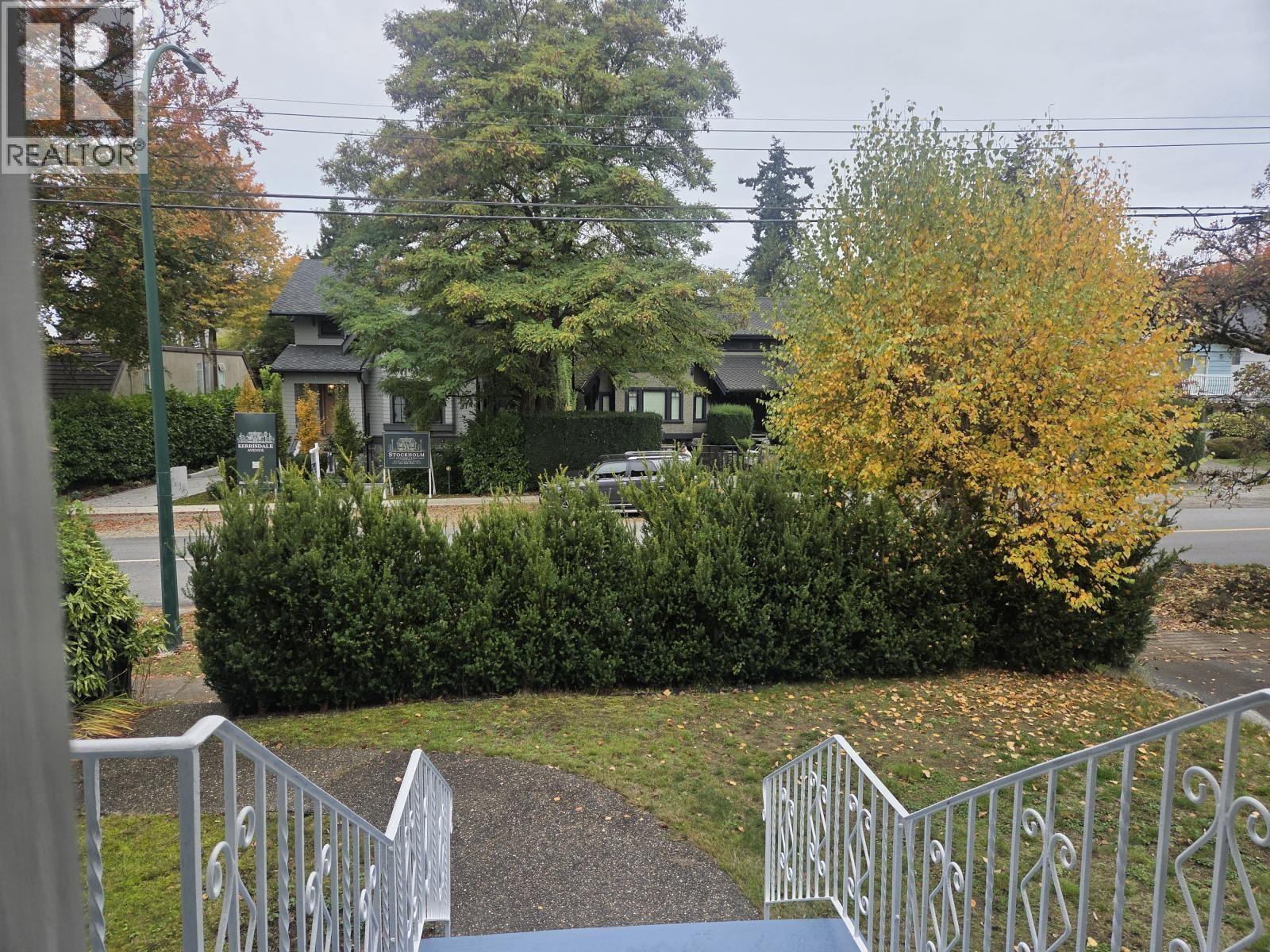 5594 Mackenzie Street Property Photo 2