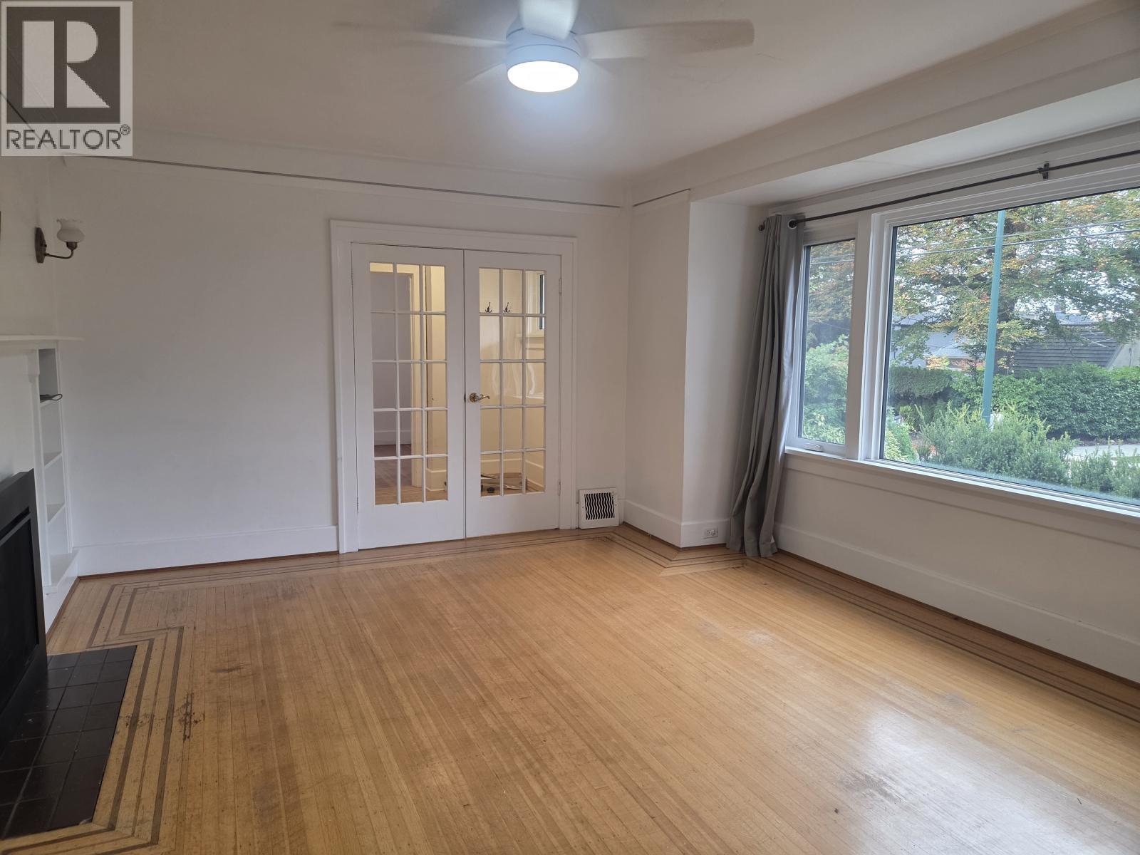 5594 Mackenzie Street Property Photo 5