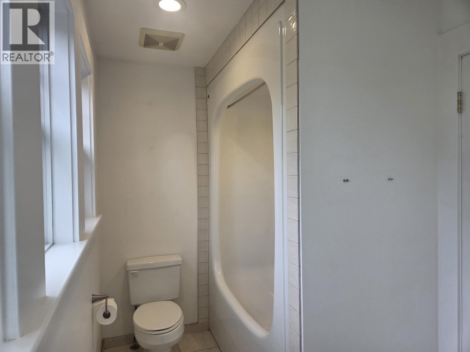 5594 Mackenzie Street Property Photo 19