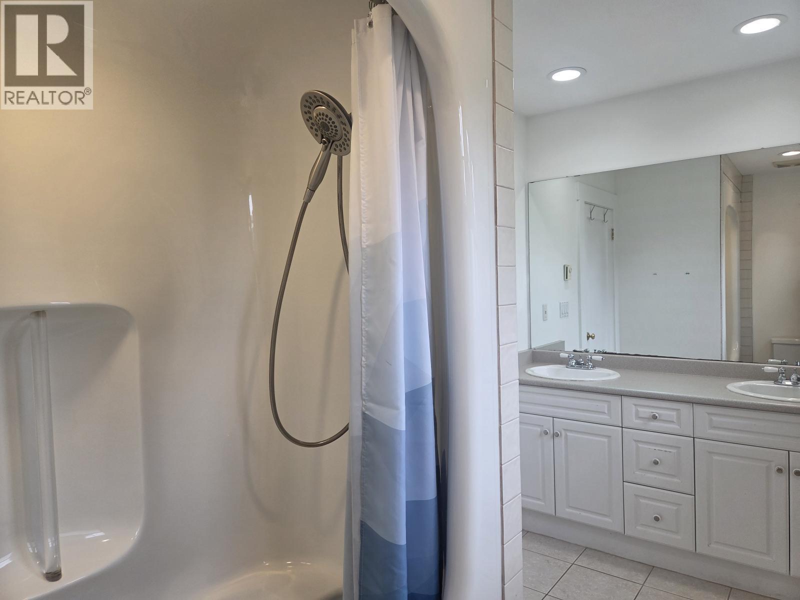 5594 Mackenzie Street Property Photo 20