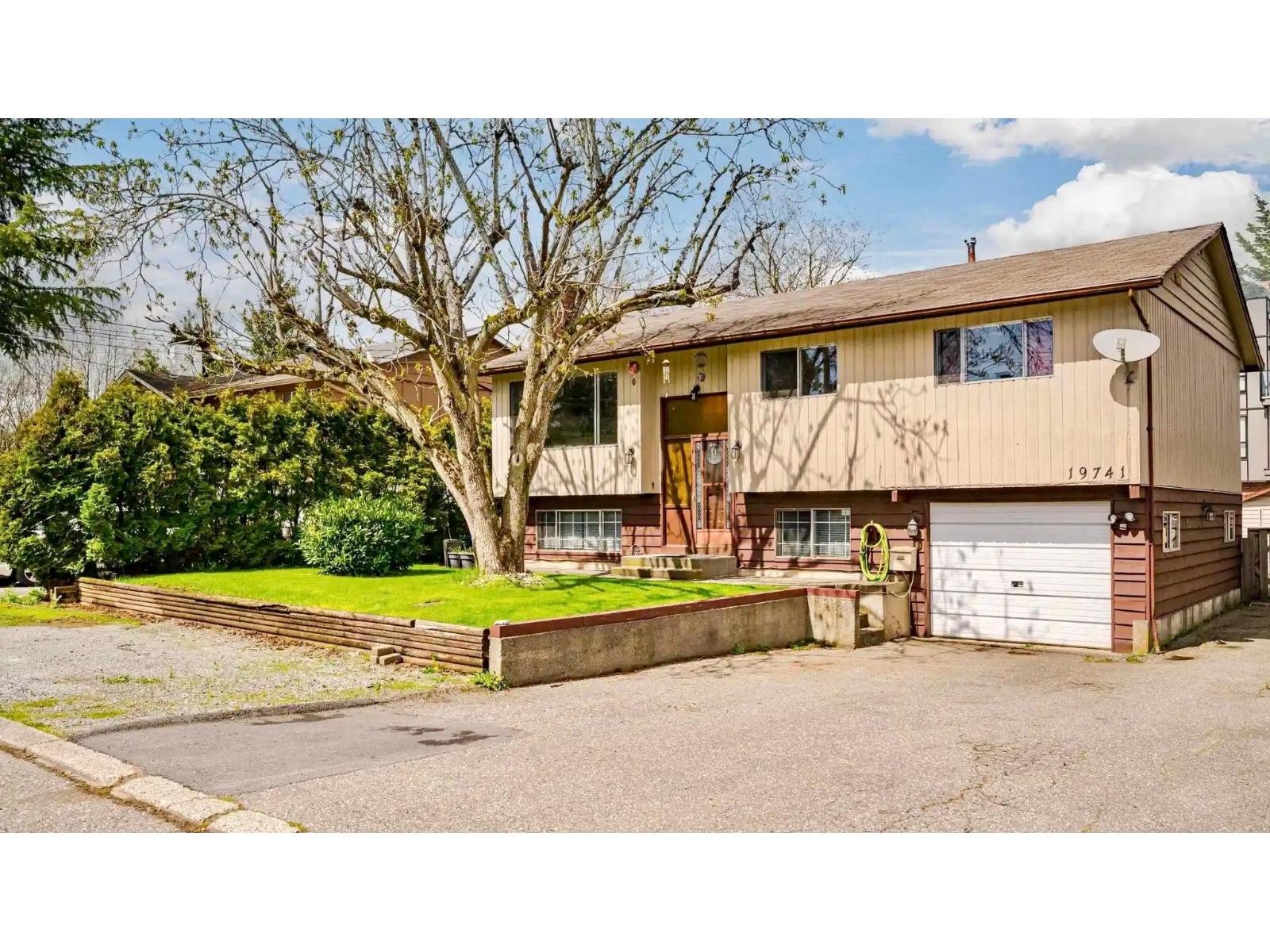 Main 19741 54a Avenue Property Photo 2