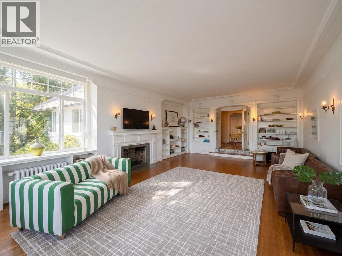 4670 Piccadilly South Property Photo 3