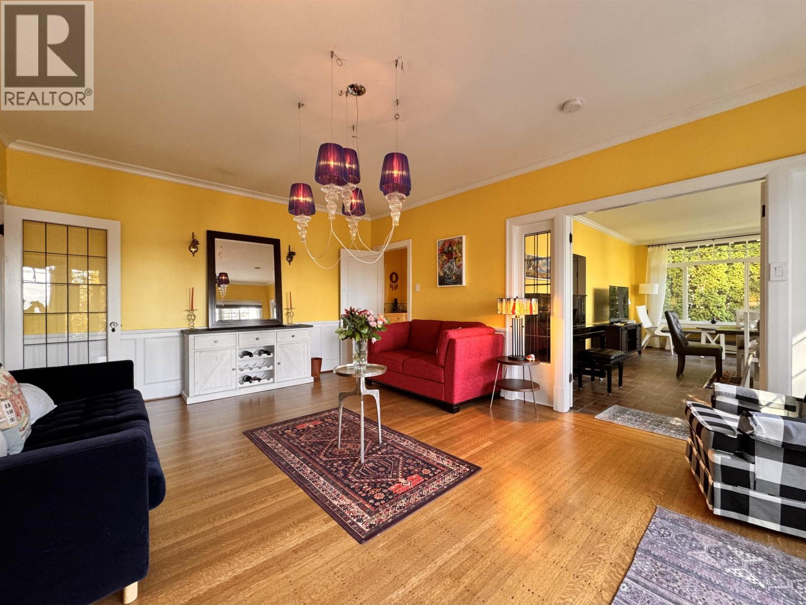 4670 Piccadilly South Property Photo 7