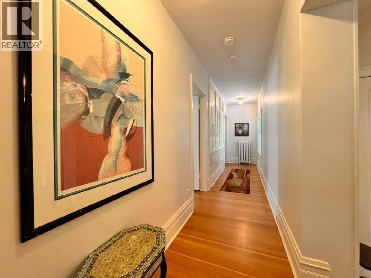 4670 Piccadilly South Property Photo 11