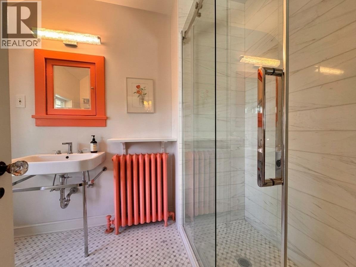 4670 Piccadilly South Property Photo 13
