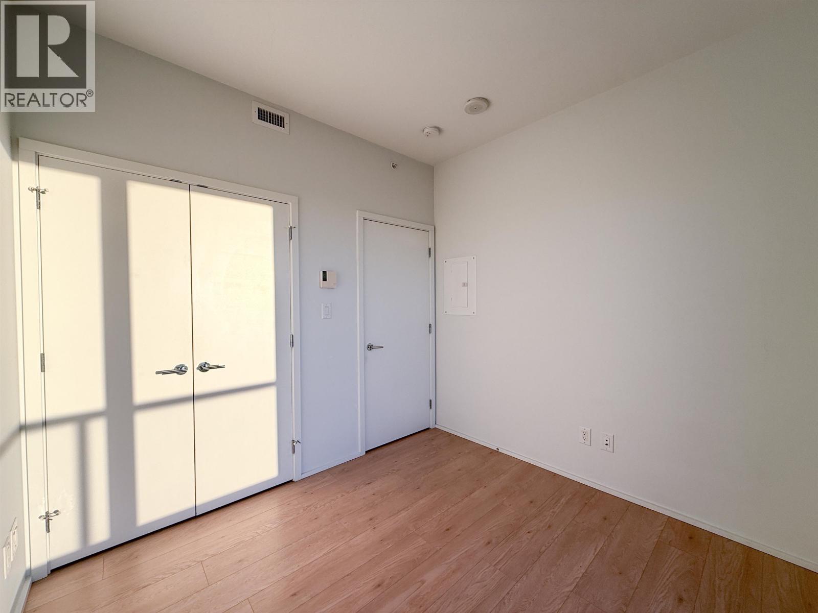 5007 4510 Halifax Street Property Photo 12