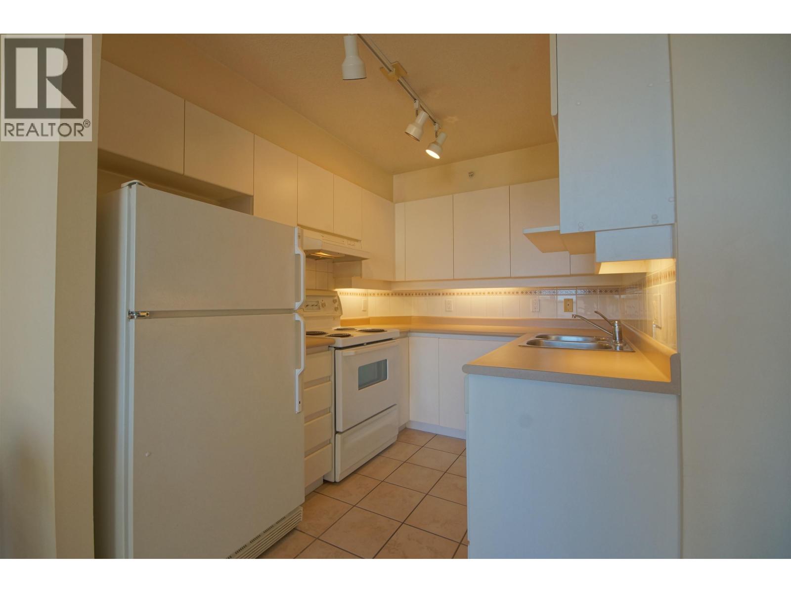 806 8297 Saba Road Property Photo 11