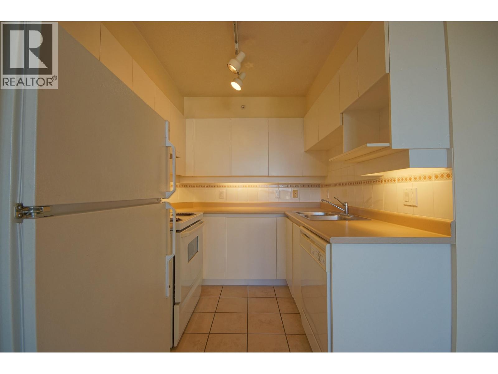 806 8297 Saba Road Property Photo 12