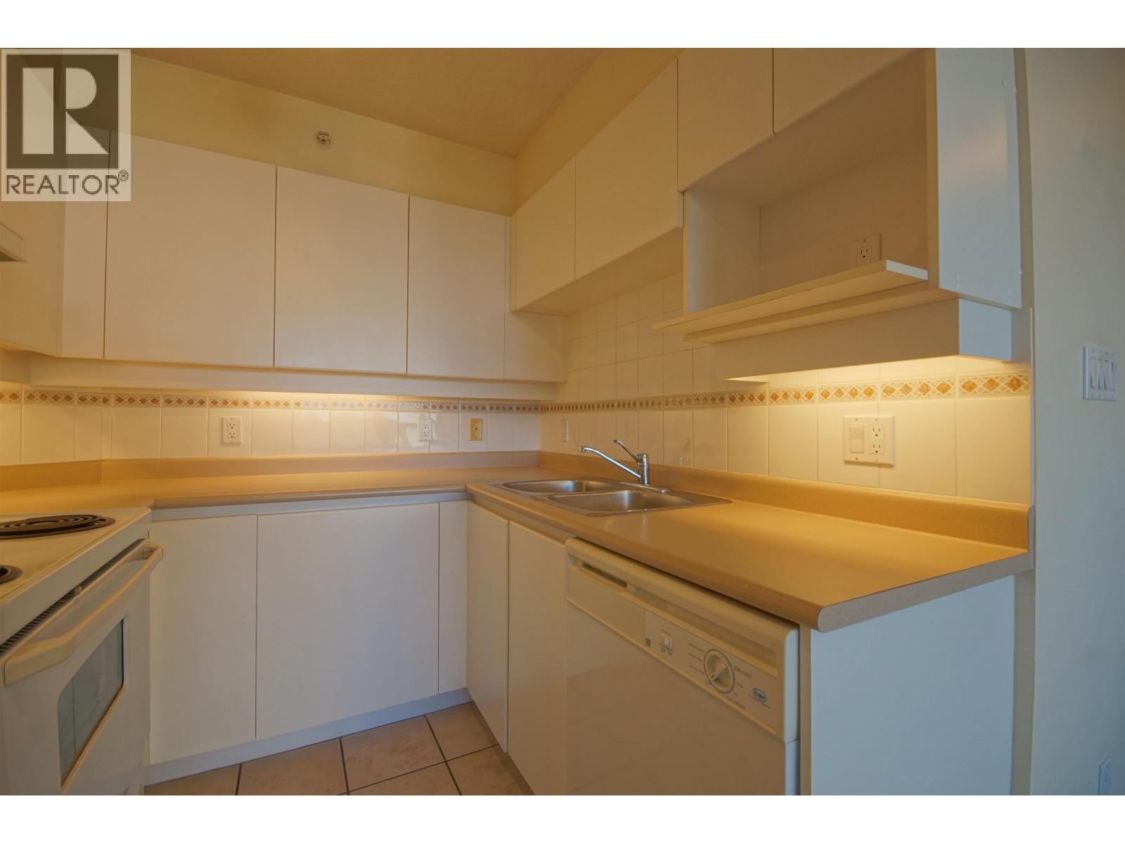 806 8297 Saba Road Property Photo 14