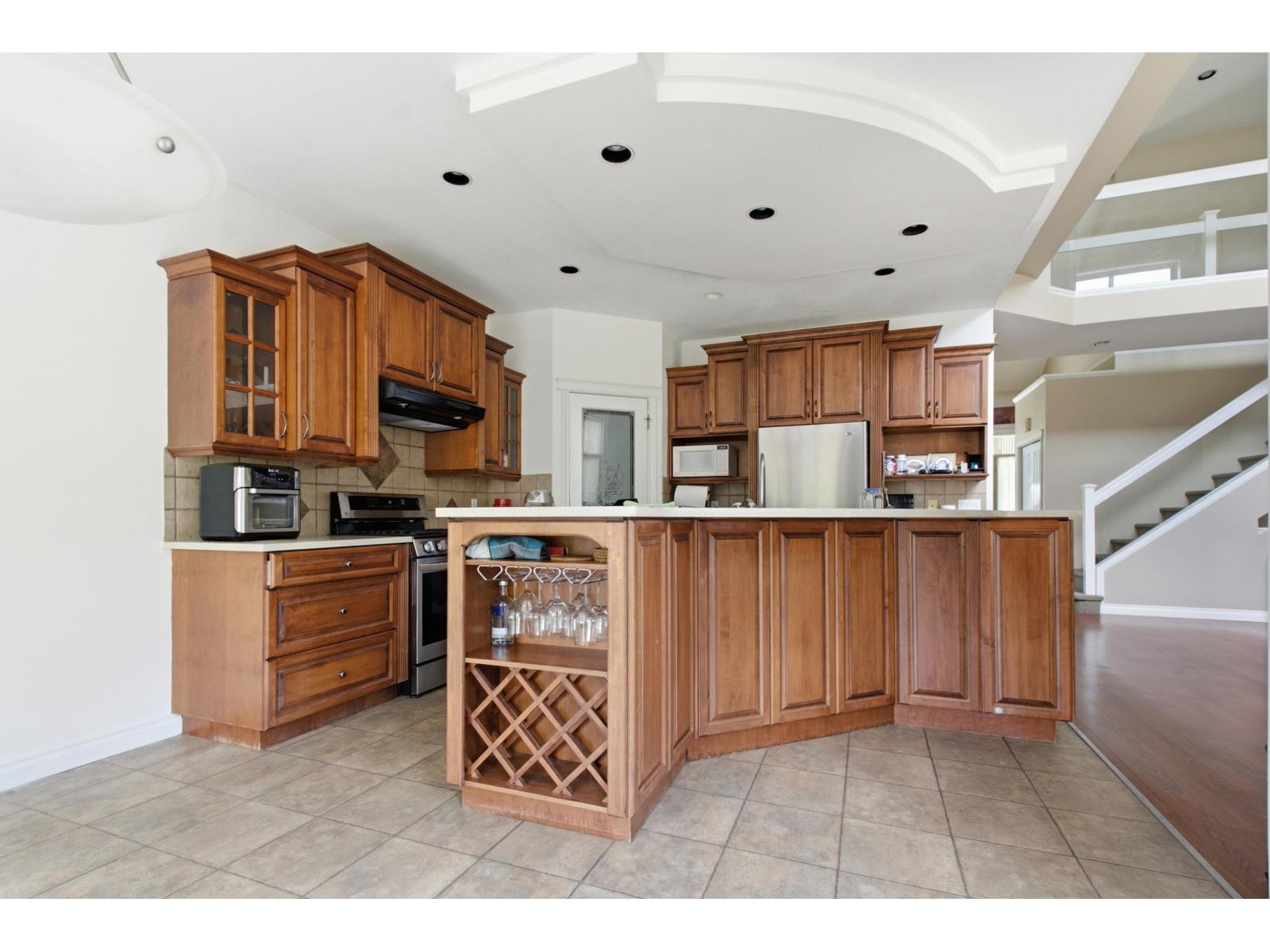 5818 167a Street Property Photo 7