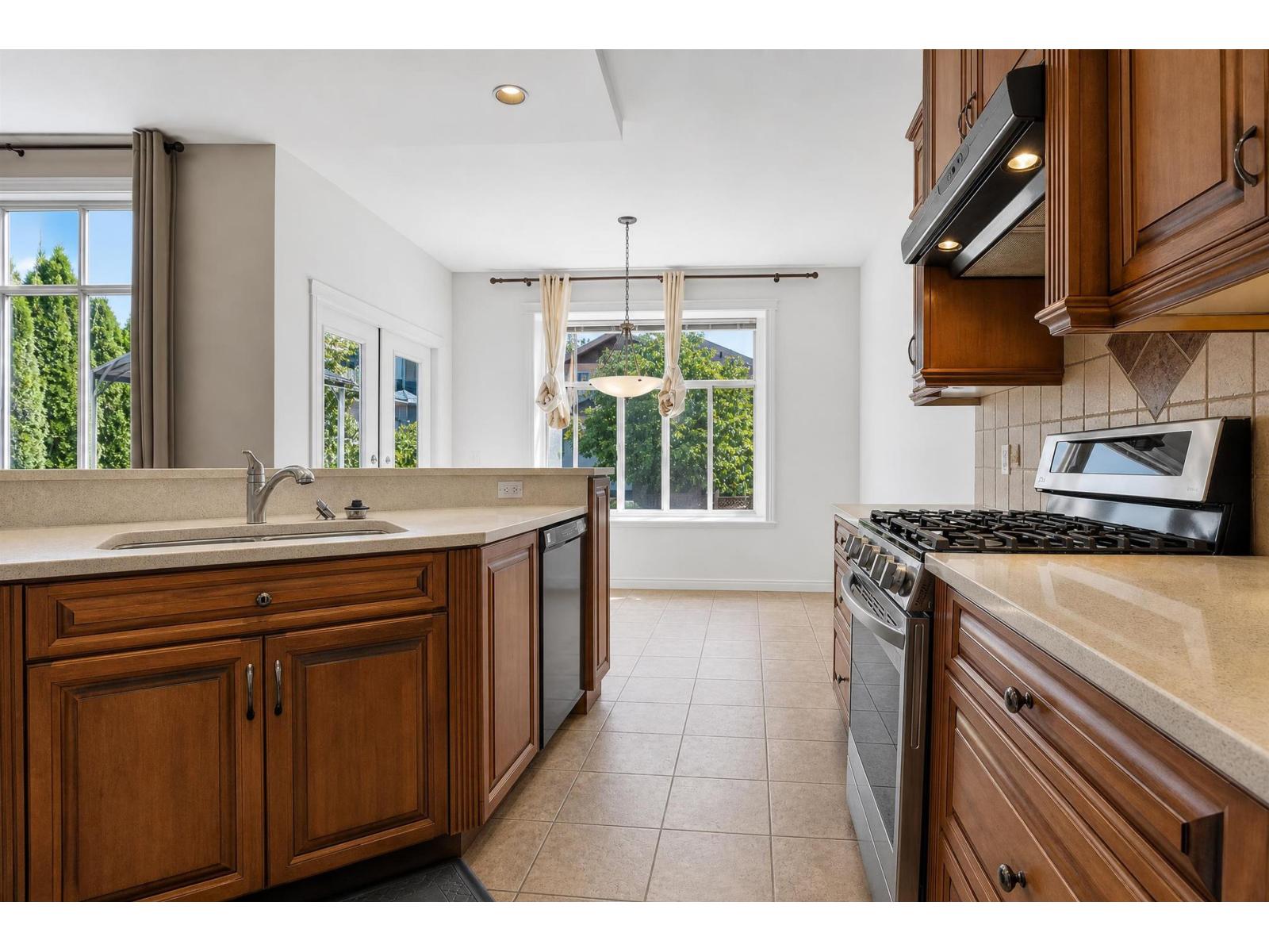 5818 167a Street Property Photo 9
