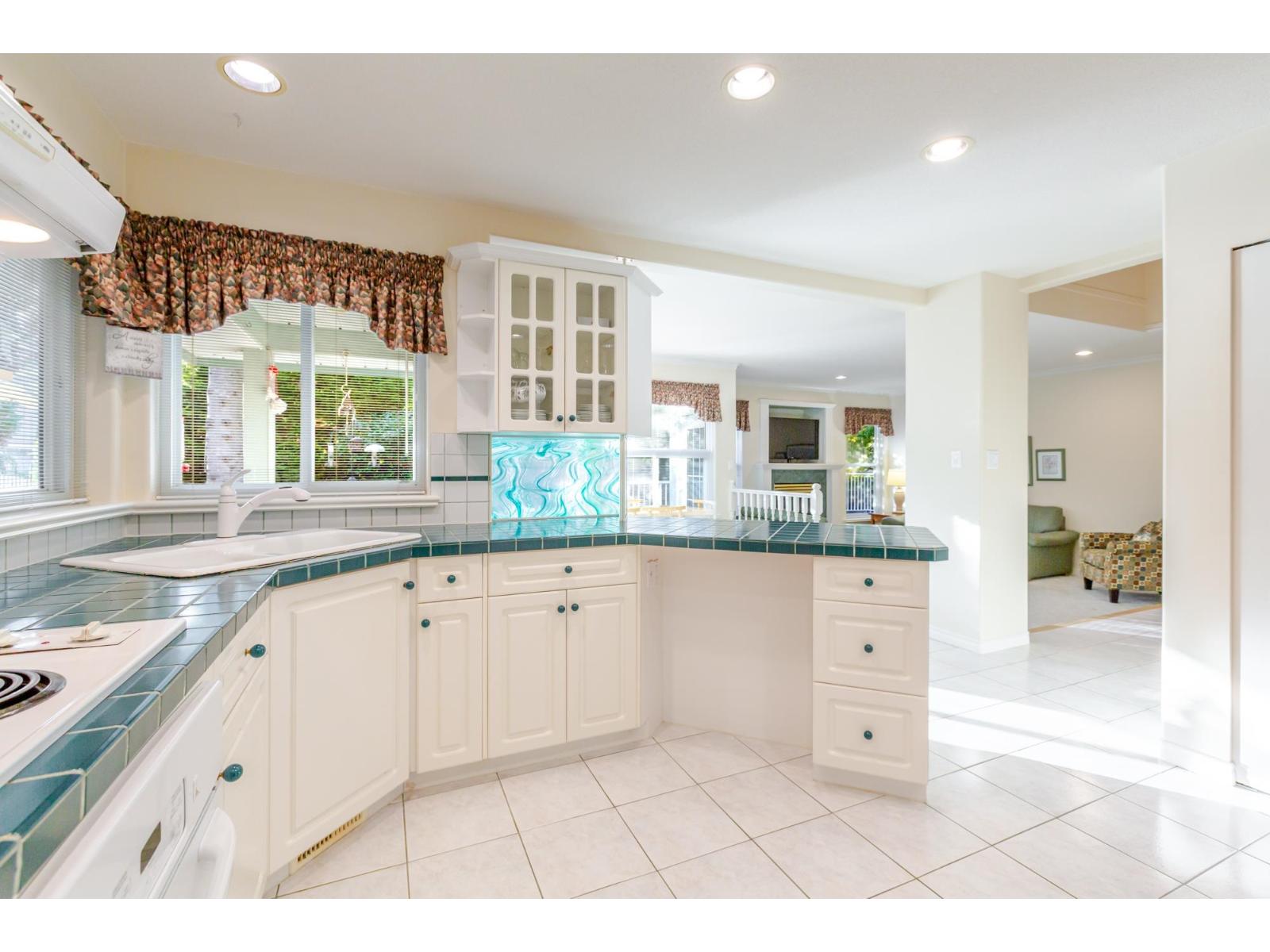 2567 140 Street Property Photo 5