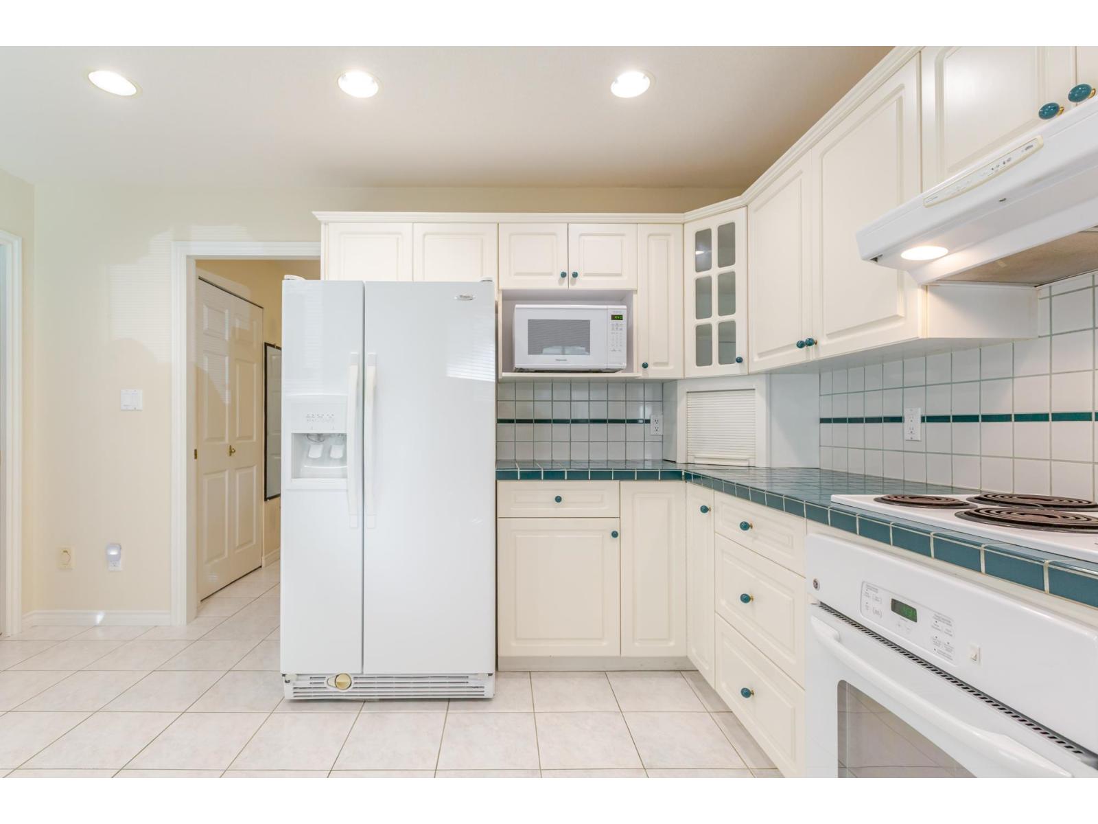 2567 140 Street Property Photo 6