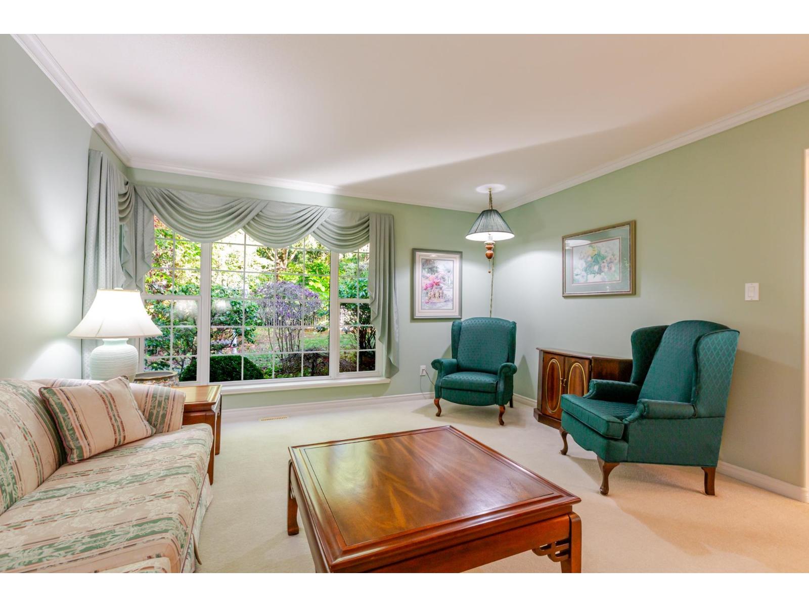 2567 140 Street Property Photo 9