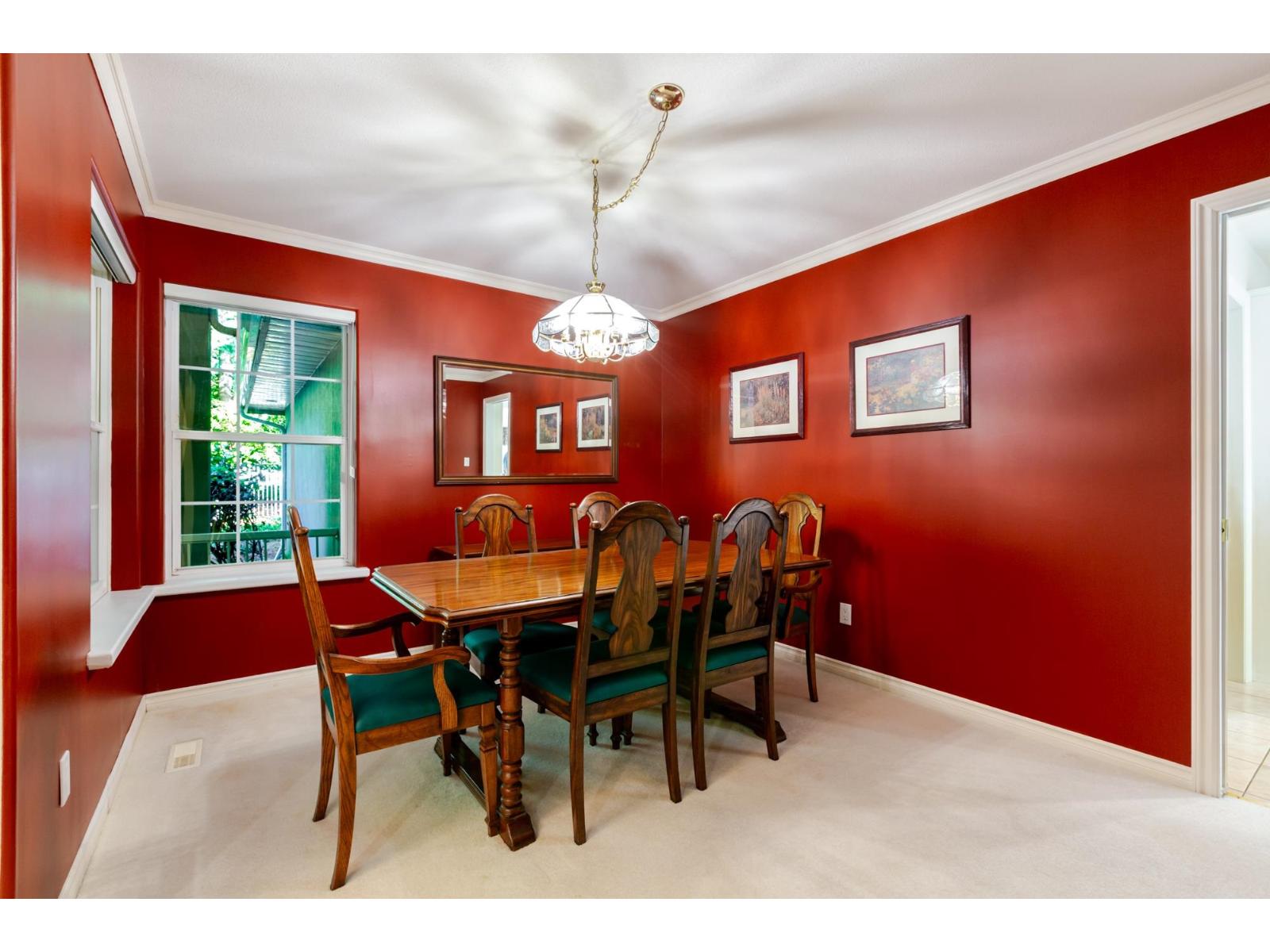 2567 140 Street Property Photo 11