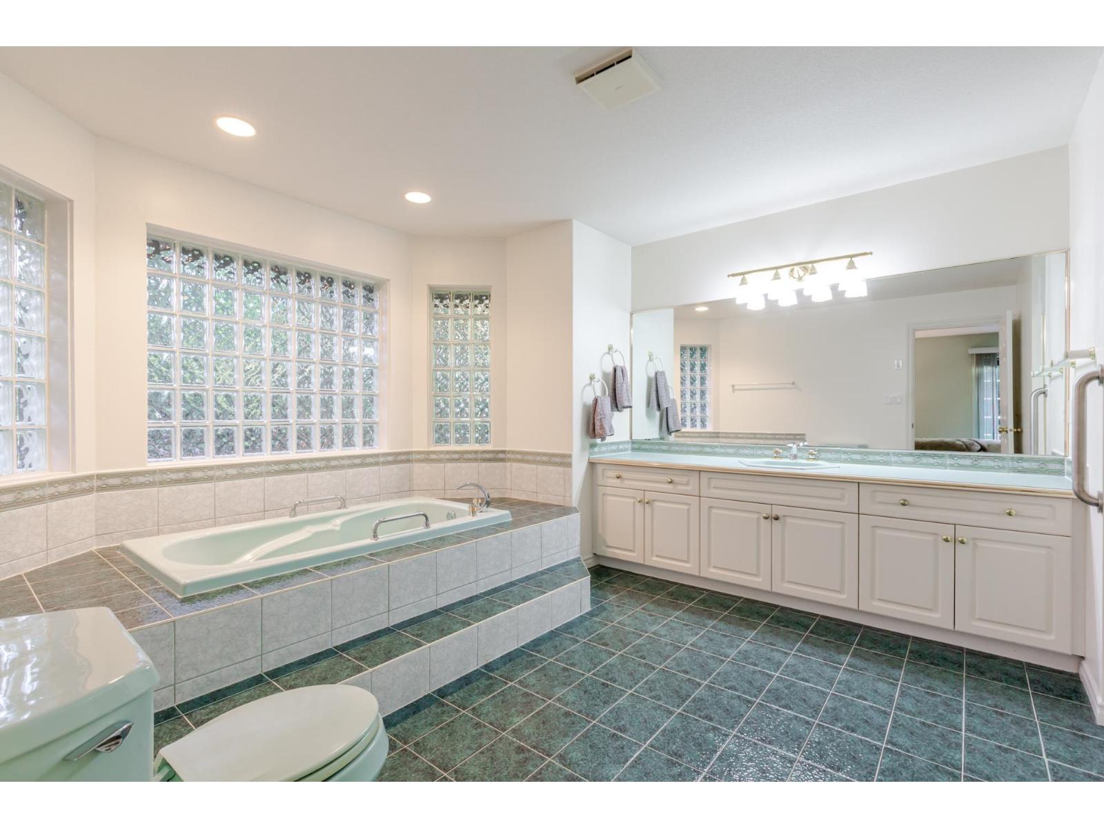 2567 140 Street Property Photo 20