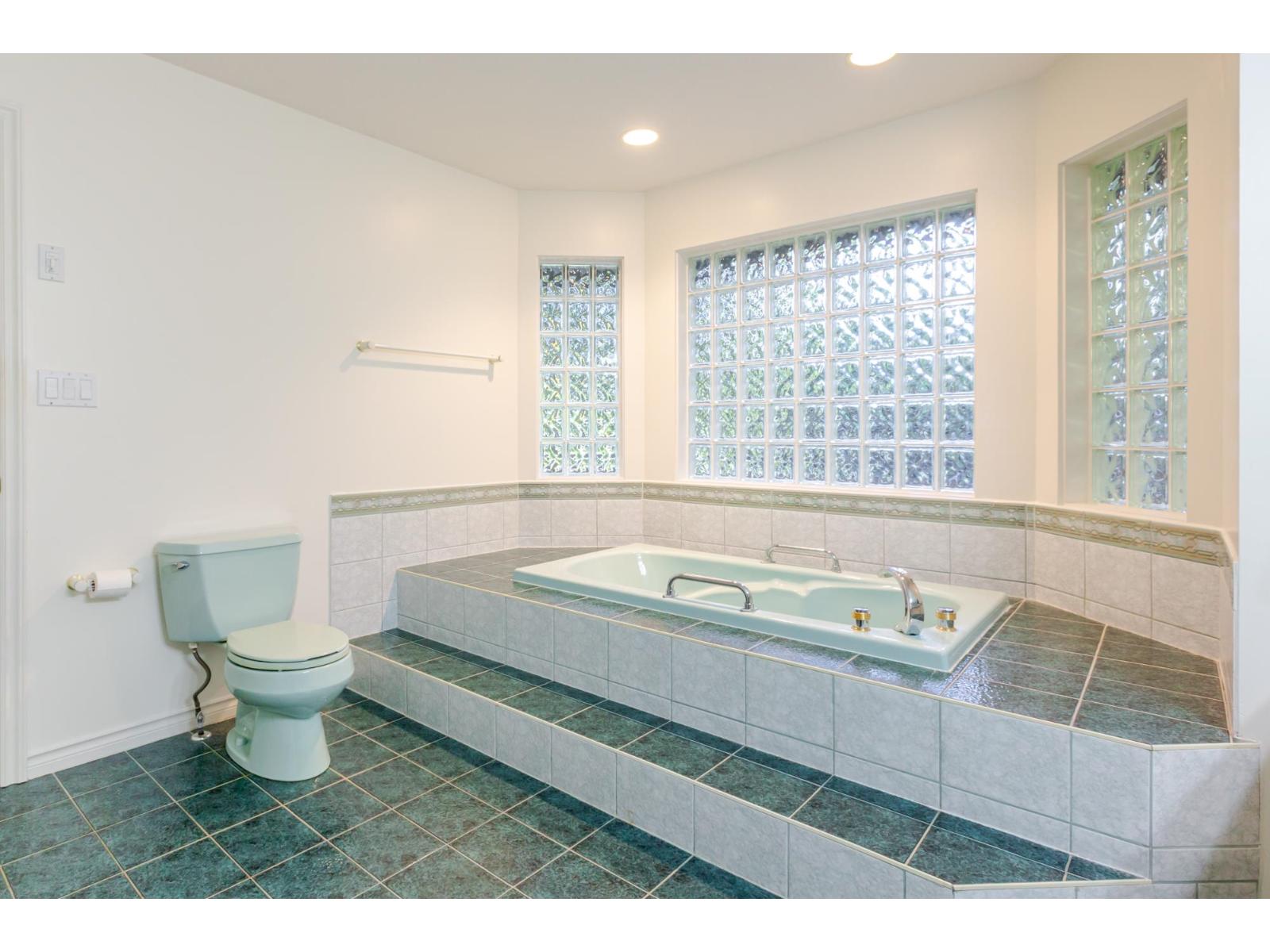 2567 140 Street Property Photo 22