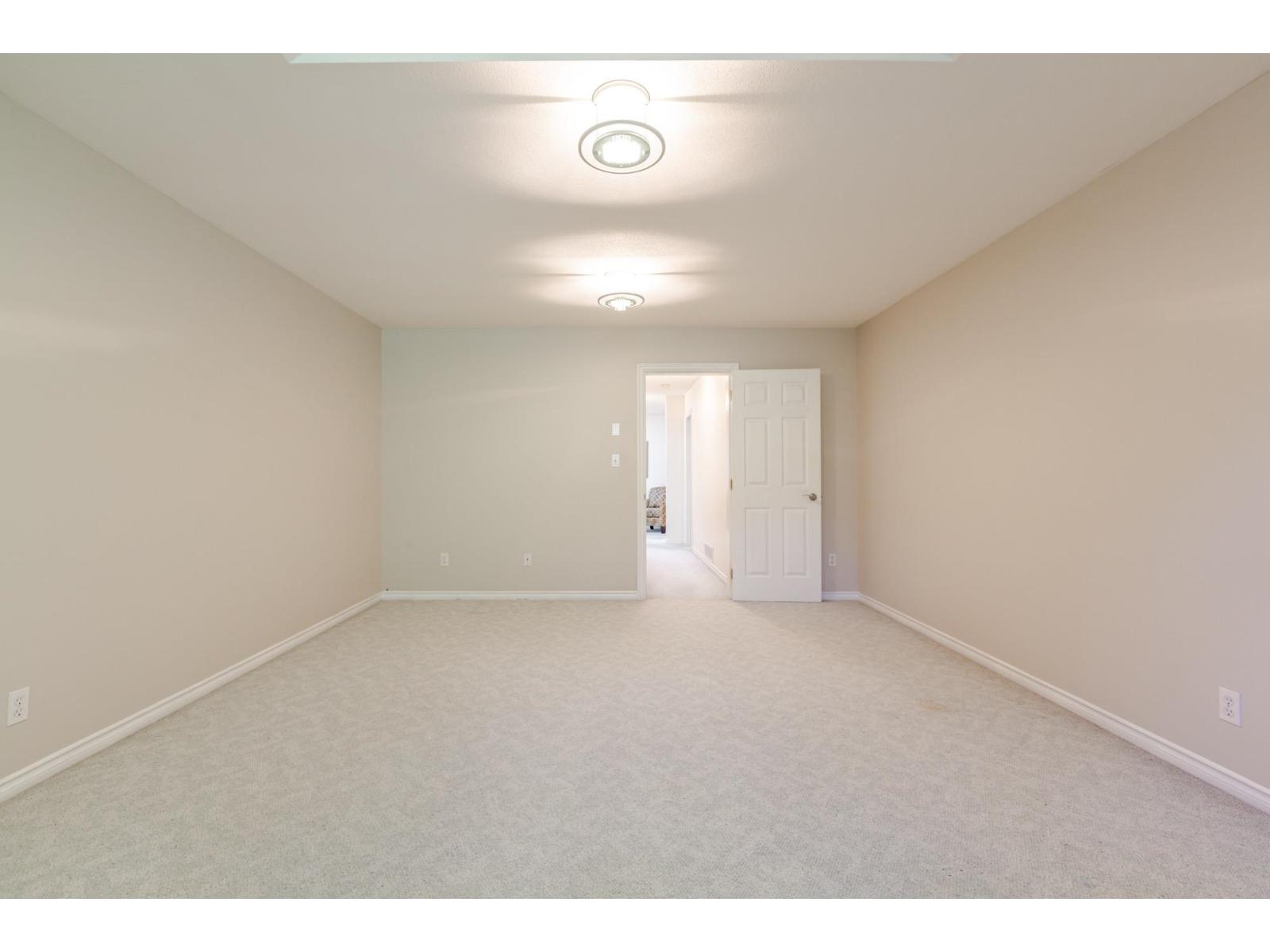 2567 140 Street Property Photo 32