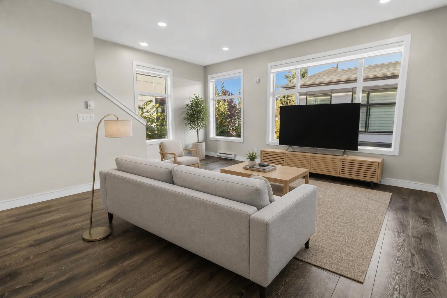8 8447 115 STREET Property Photo 1