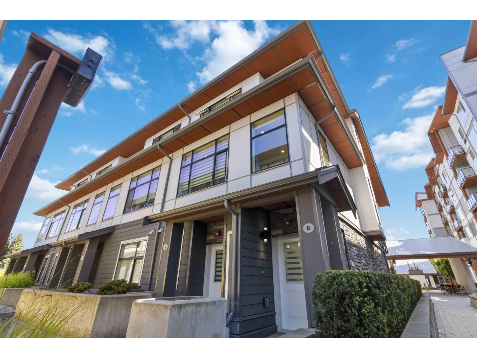 8 8447 115 Street Property Photo 4