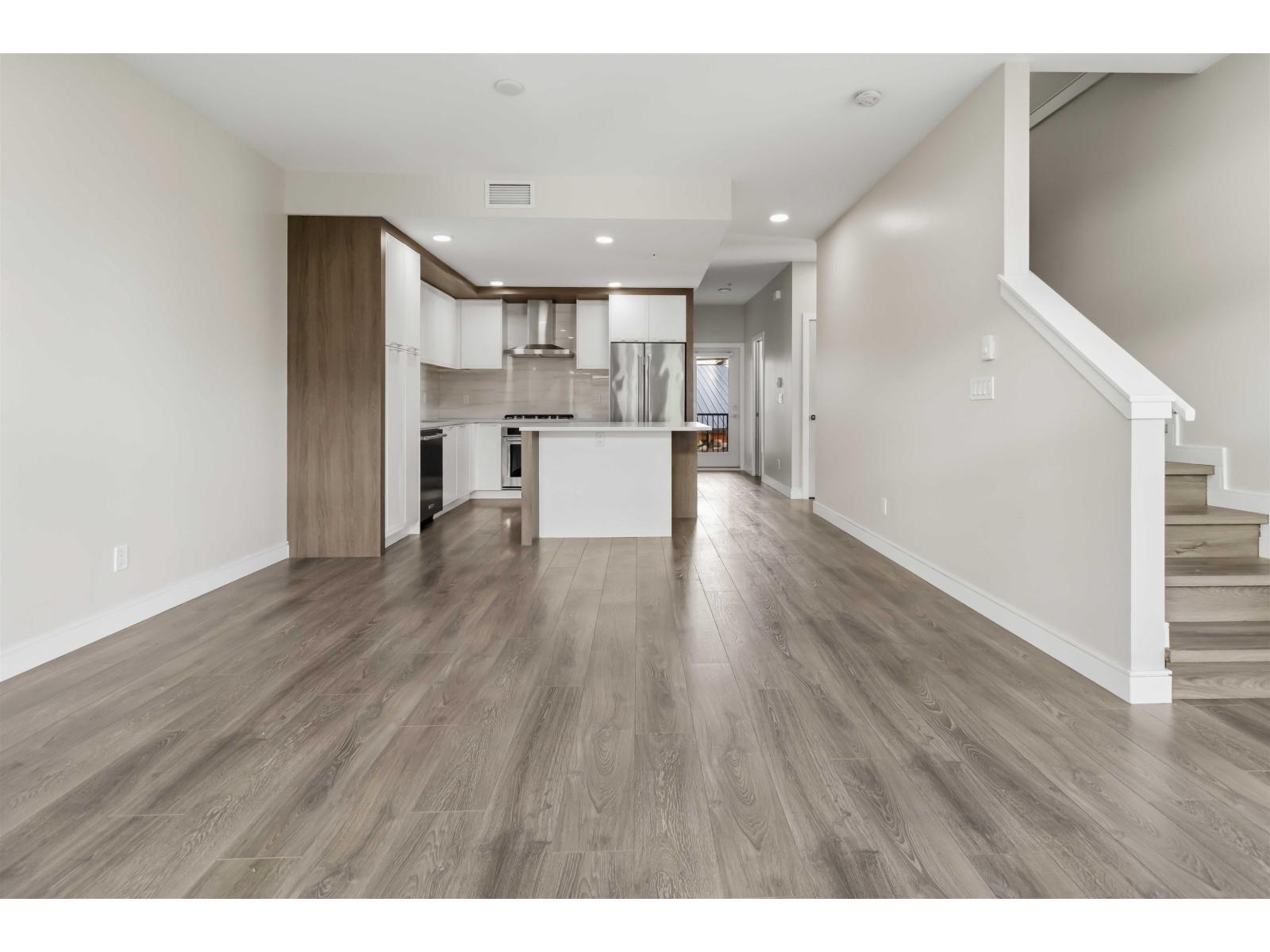 8 8447 115 Street Property Photo 6