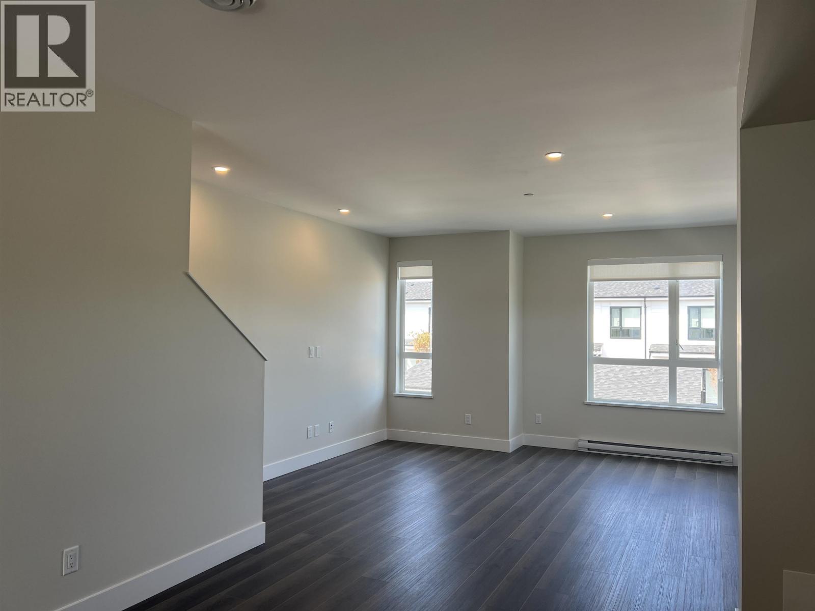 10 4745 Spruce Way Property Photo 6