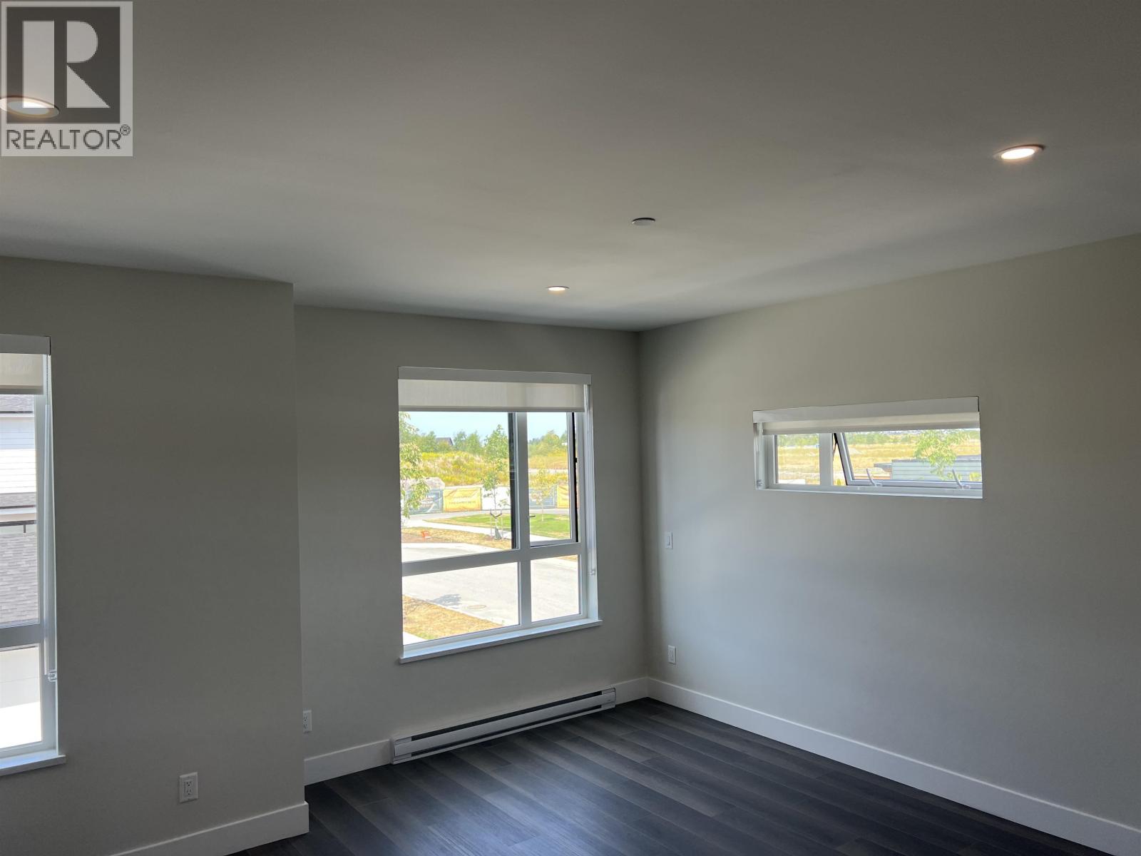 10 4745 Spruce Way Property Photo 7