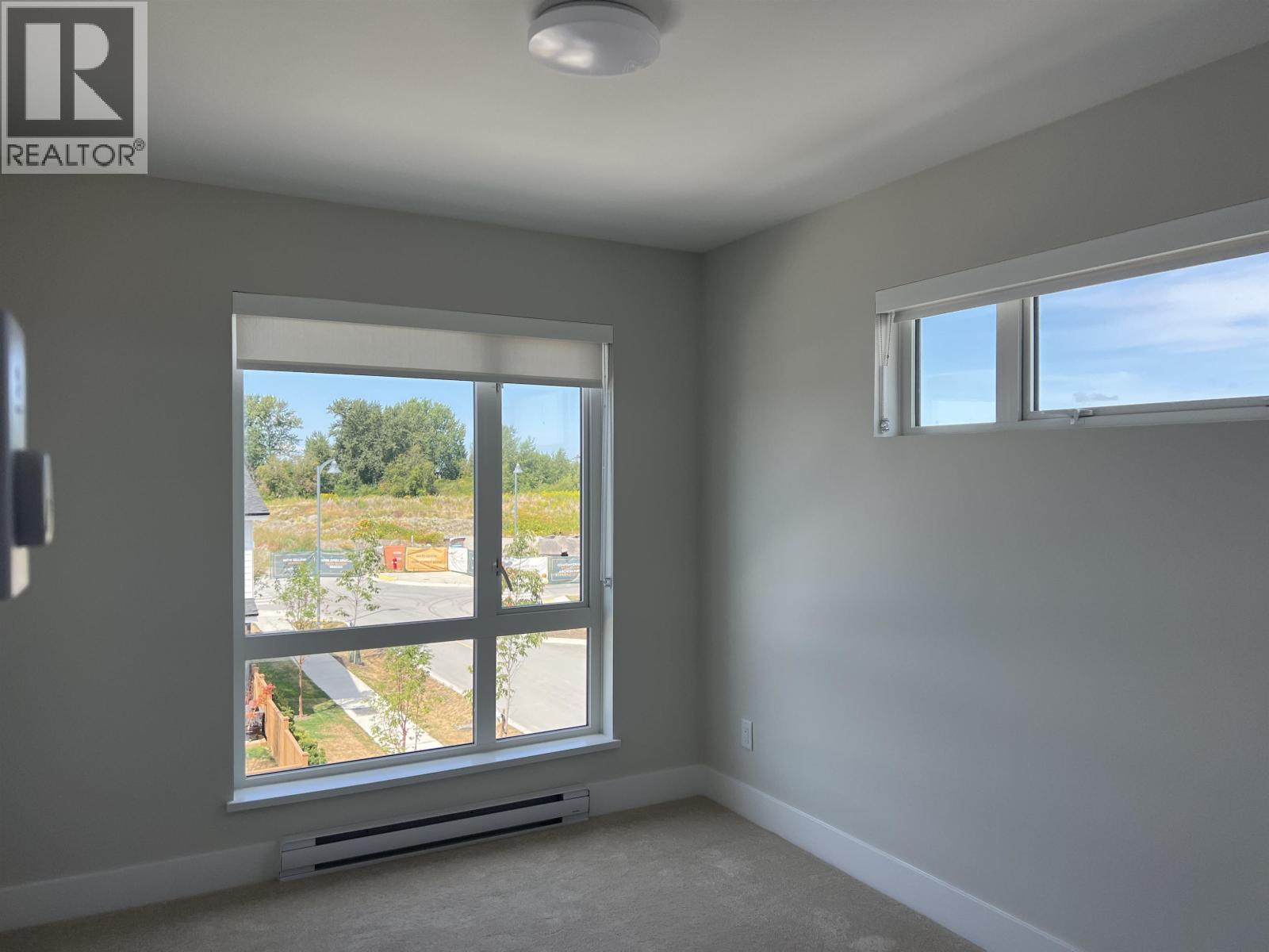 10 4745 Spruce Way Property Photo 8