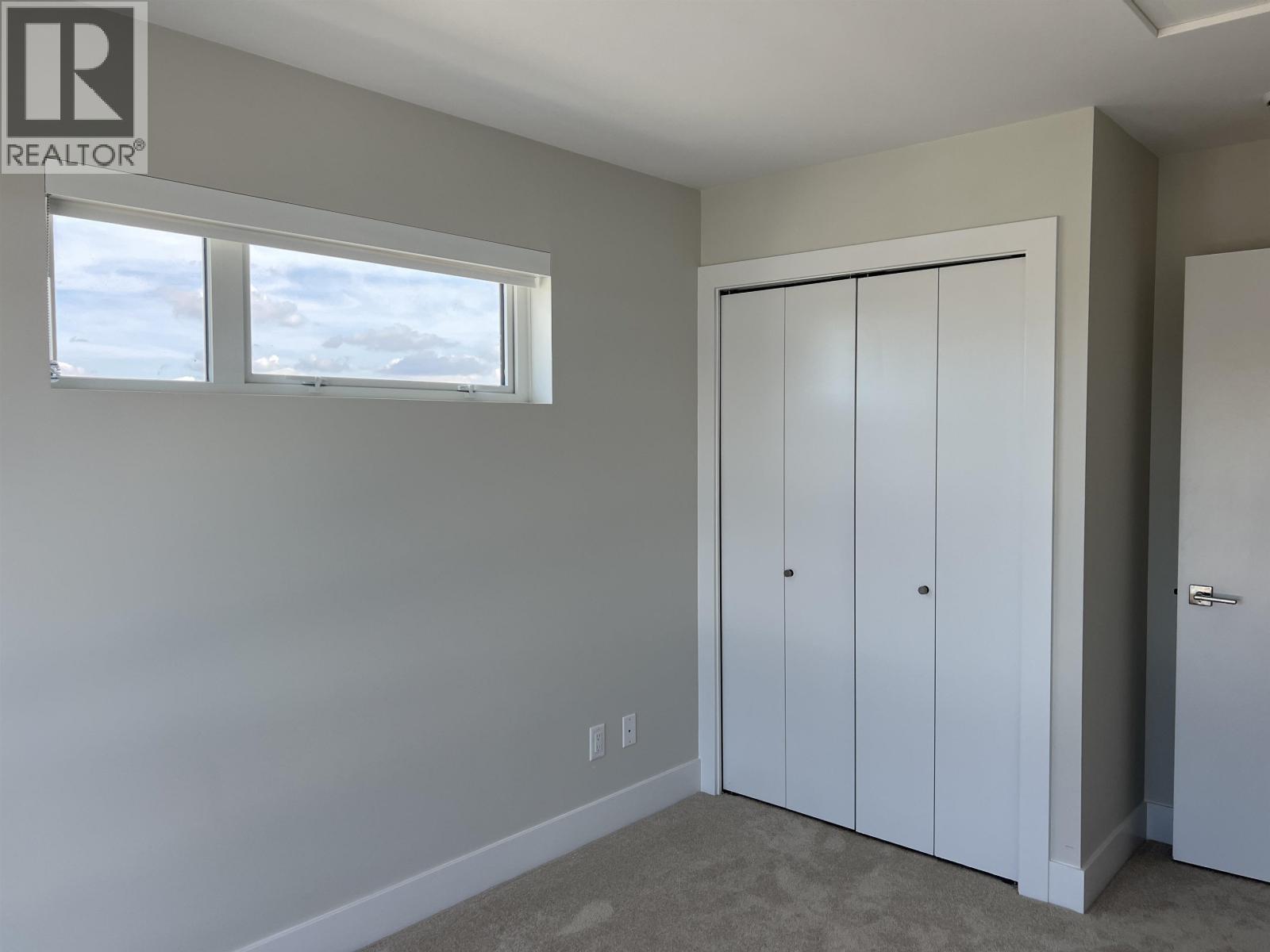 10 4745 Spruce Way Property Photo 9