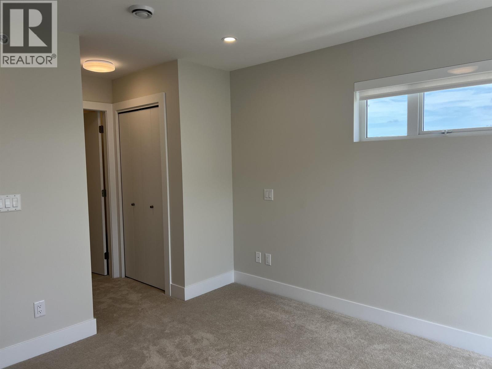 10 4745 Spruce Way Property Photo 12