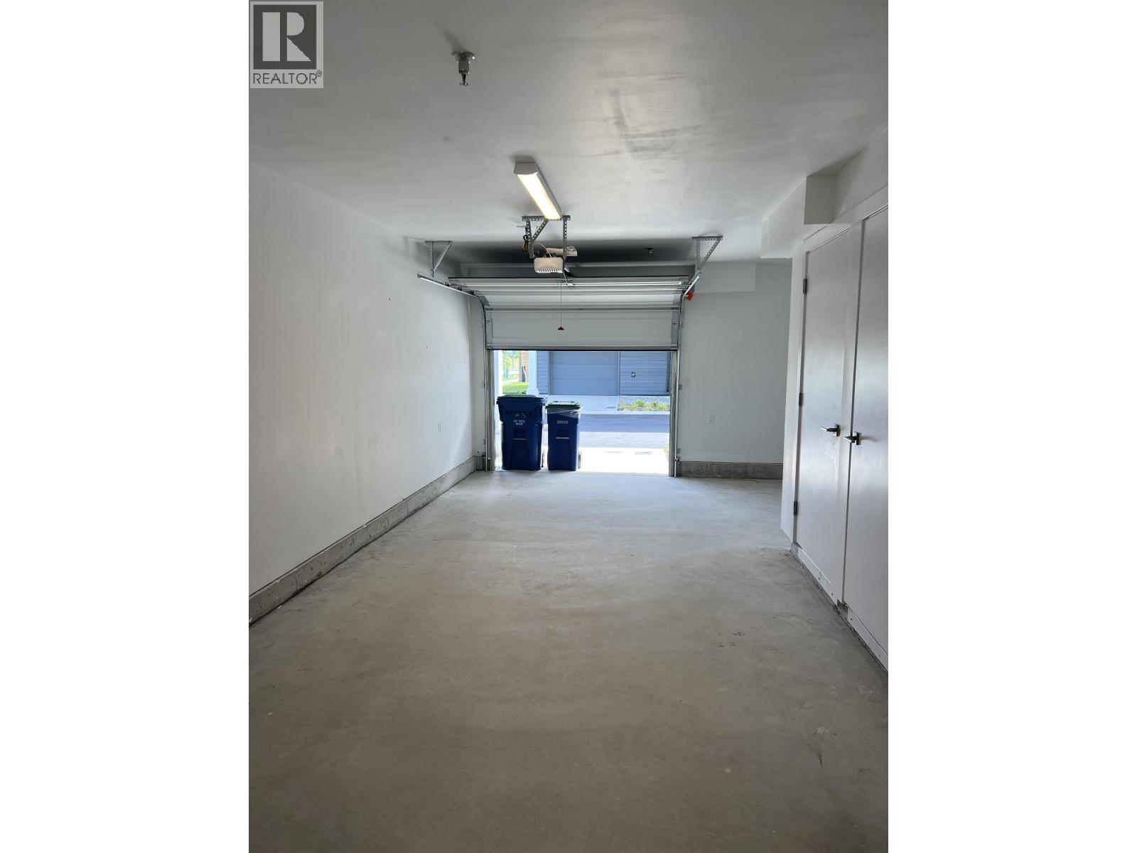 10 4745 Spruce Way Property Photo 13