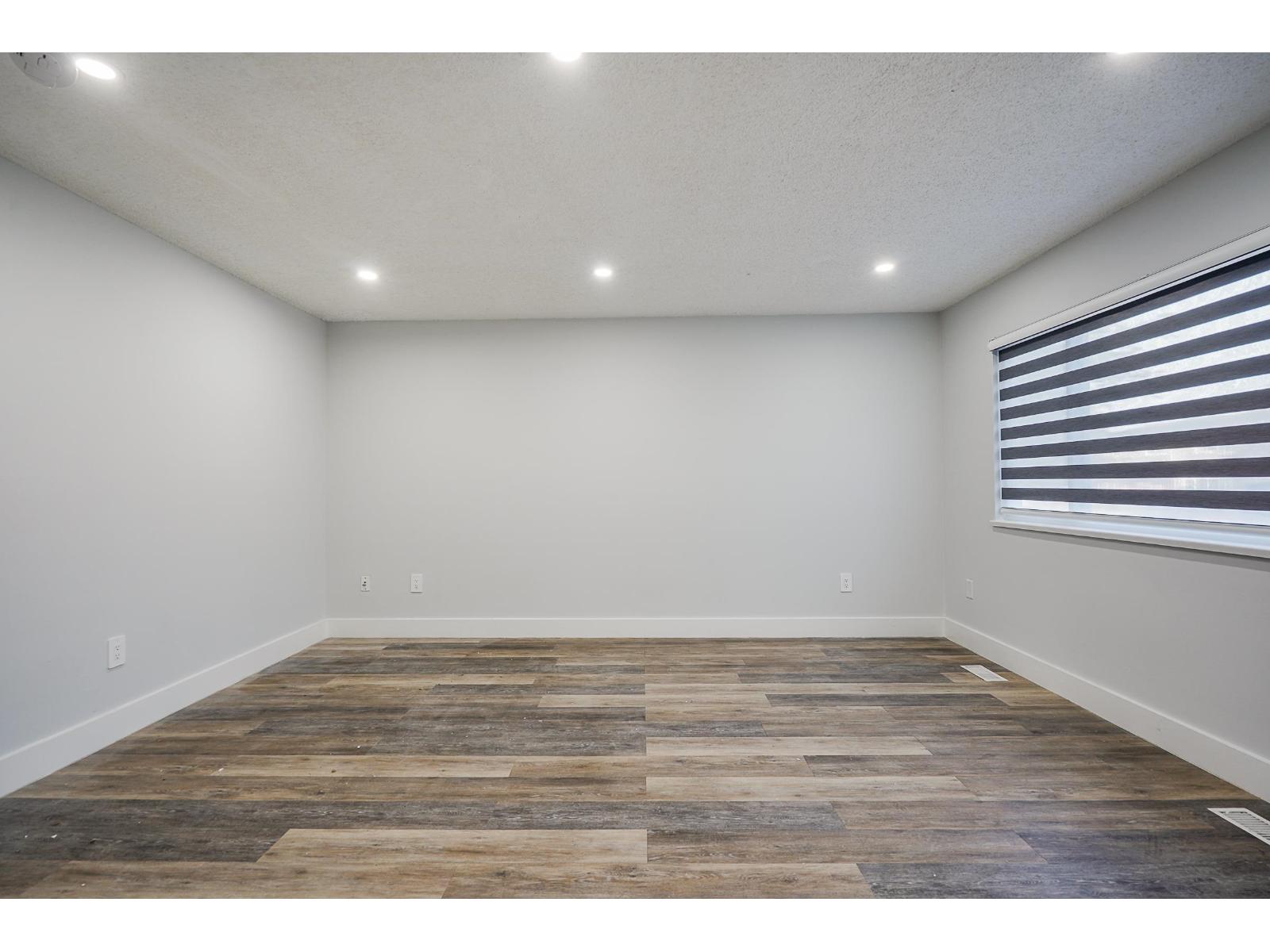 32382-32384 Brant Avenue Property Photo 2