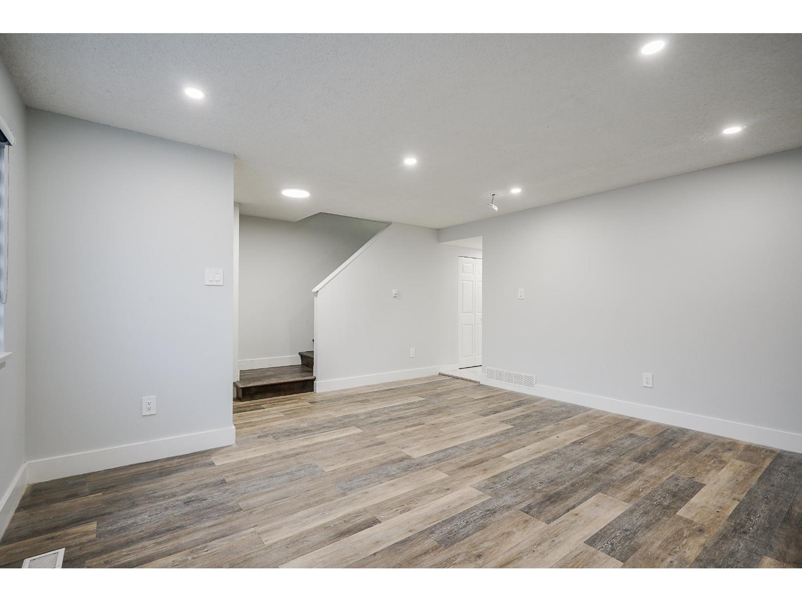 32382-32384 Brant Avenue Property Photo 5