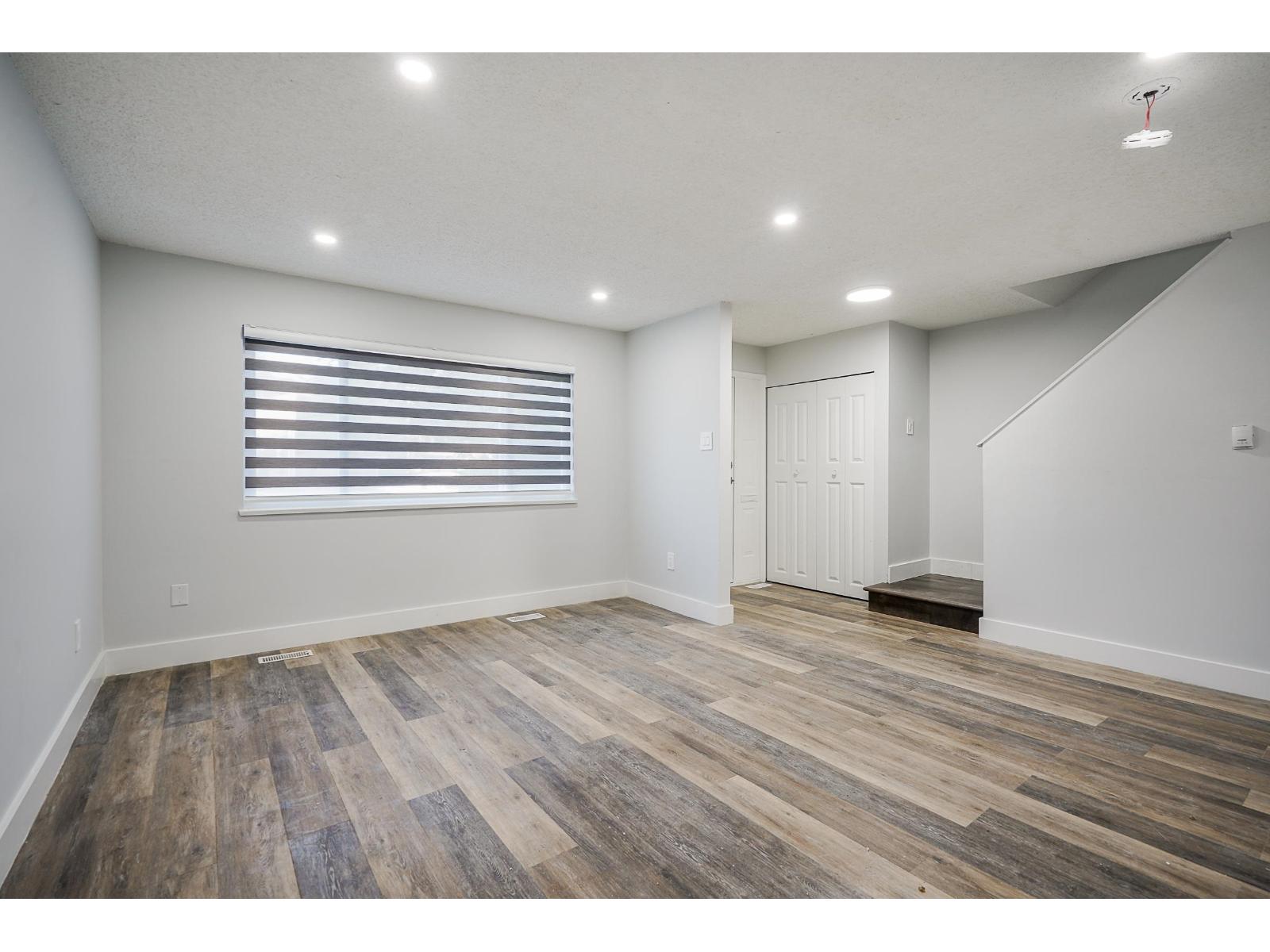 32382-32384 Brant Avenue Property Photo 9