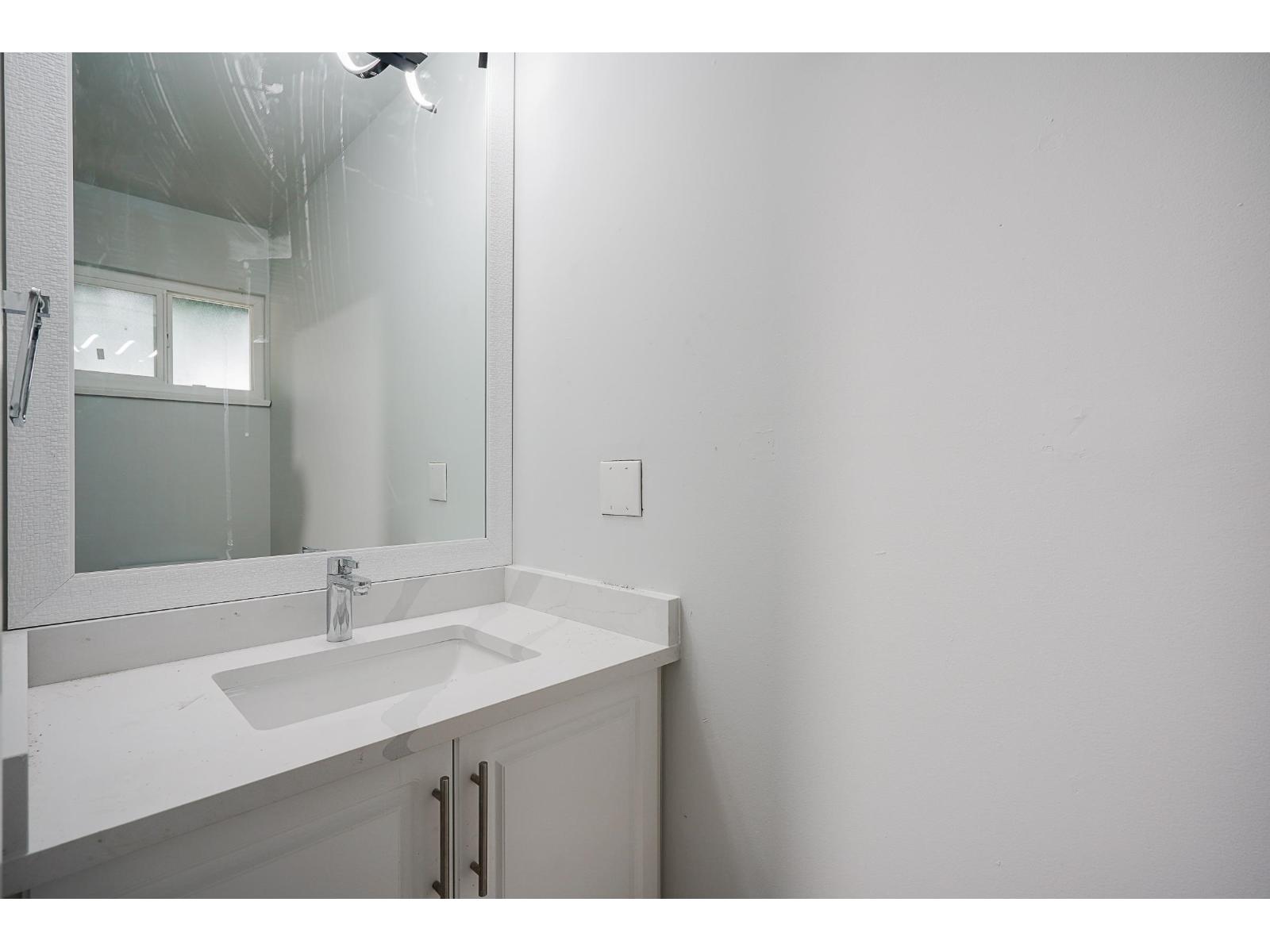 32382-32384 Brant Avenue Property Photo 10