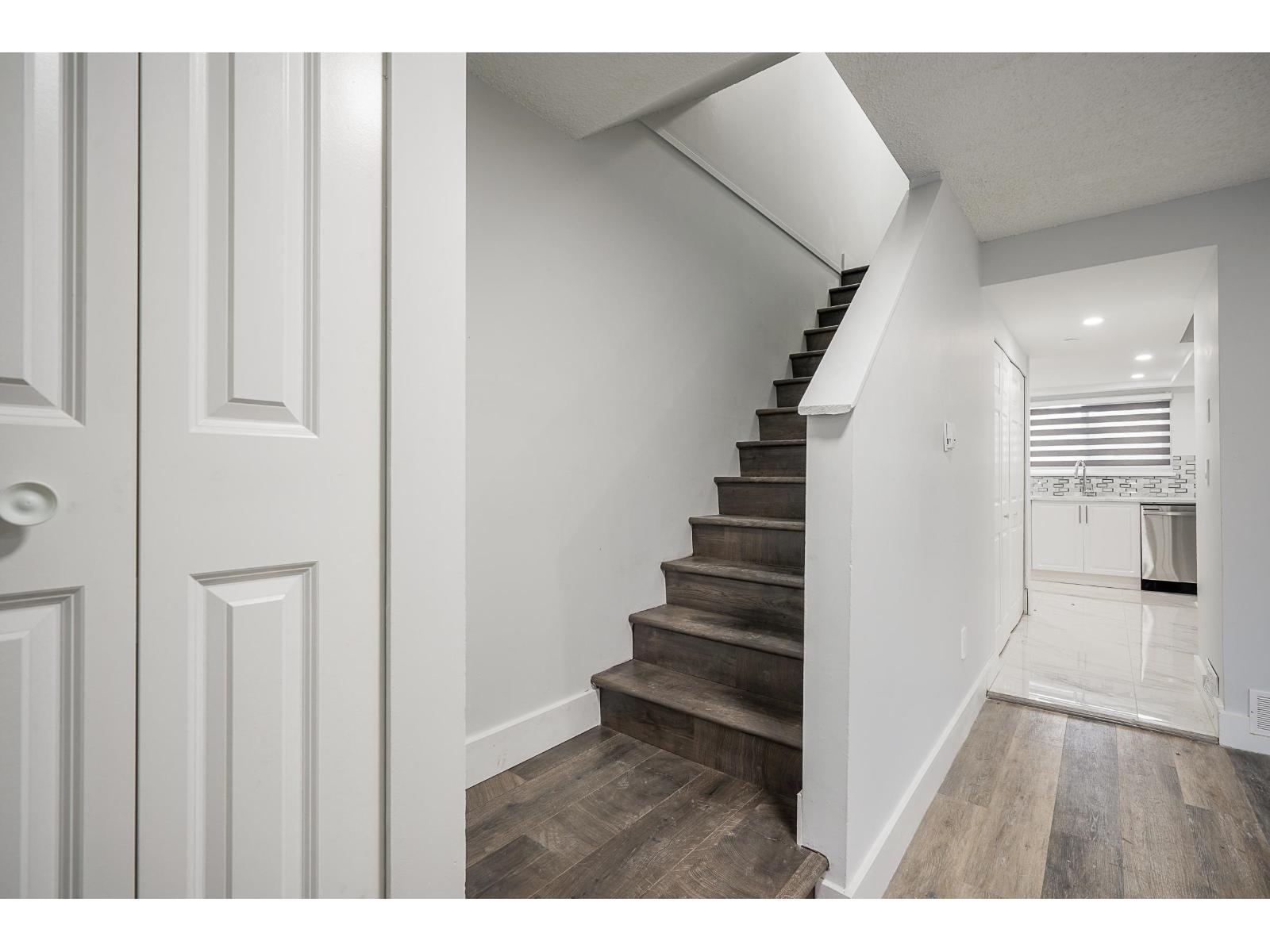 32382-32384 Brant Avenue Property Photo 21
