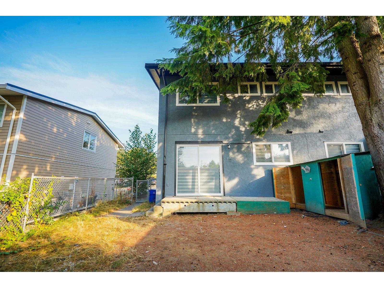 32382-32384 Brant Avenue Property Photo 23