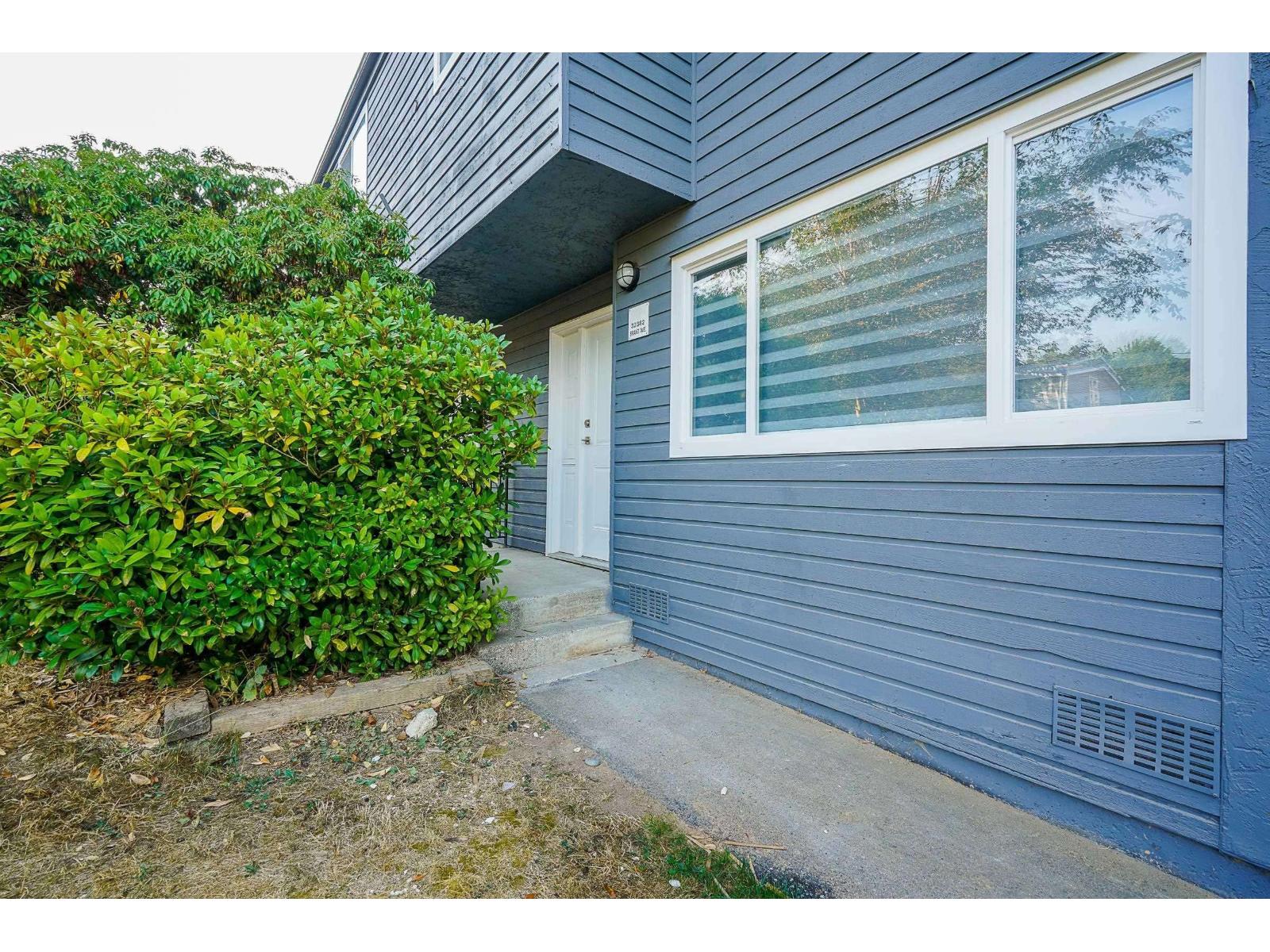 32382-32384 Brant Avenue Property Photo 27