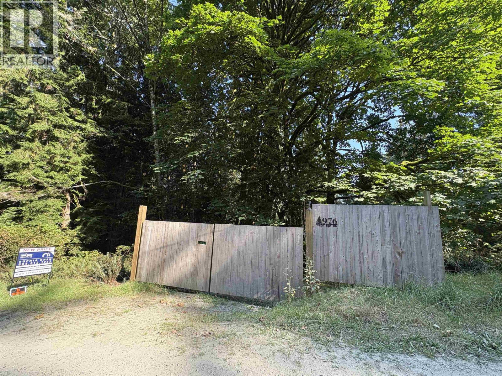 976 West Bay Road Property Photo 10