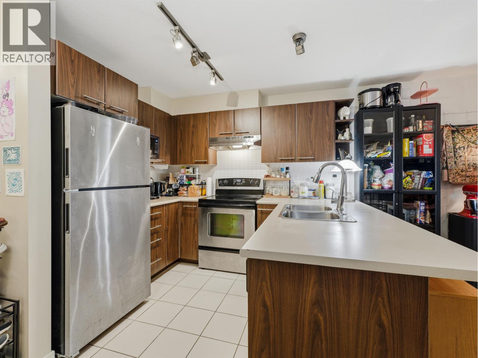 311 4868 Brentwood Drive Property Photo 5
