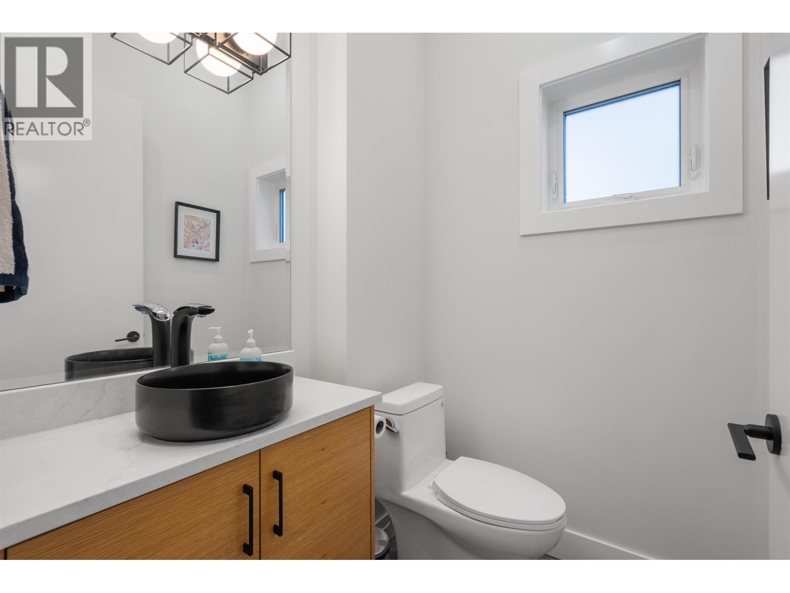 1315 E 20 Avenue Property Photo 16