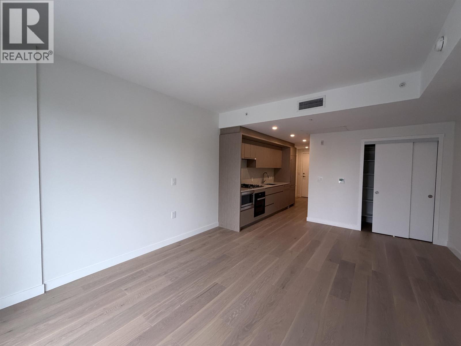 4xx 5212 Cambie Street Property Photo 1