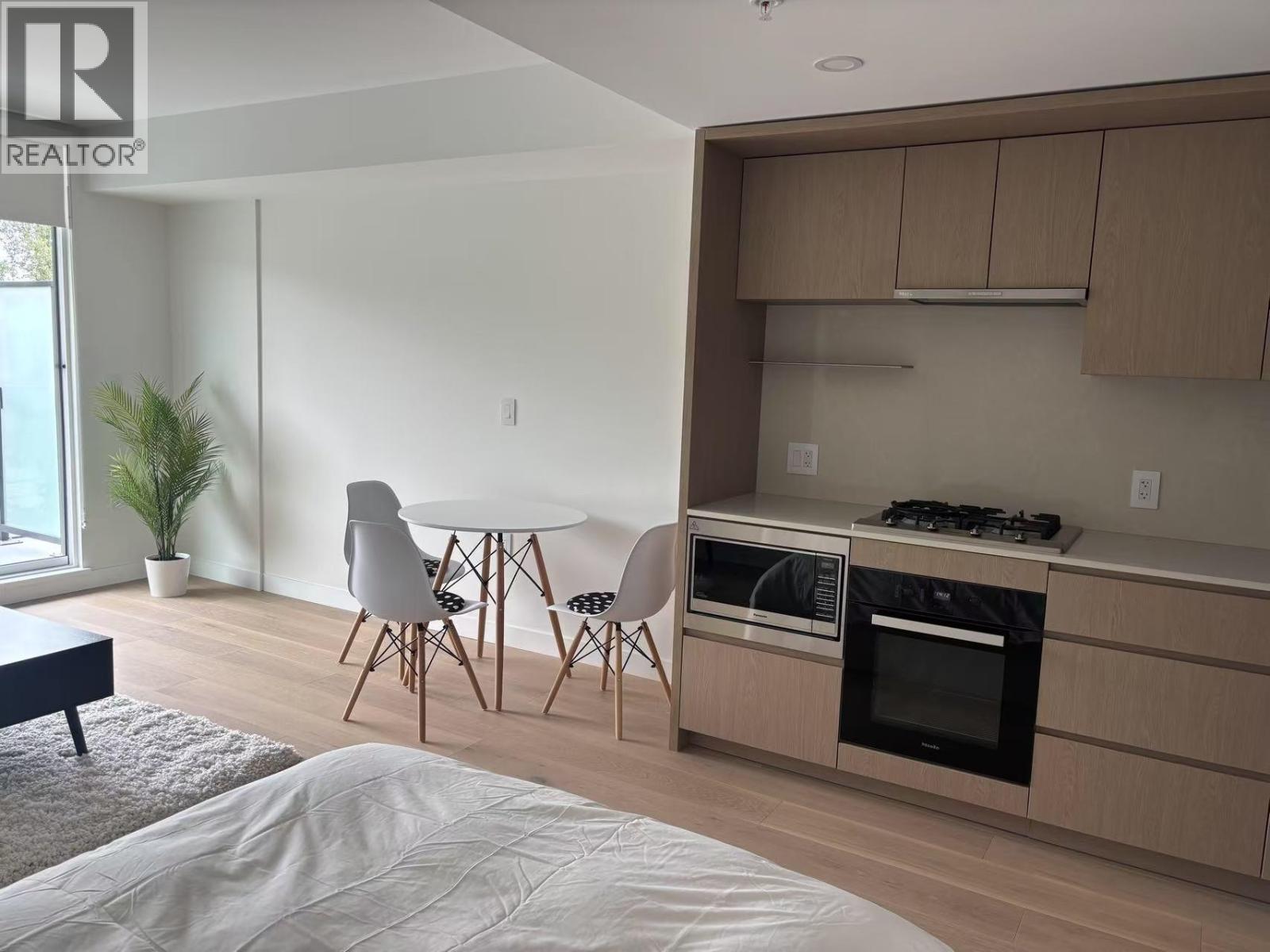 4xx 5212 Cambie Street Property Photo 2