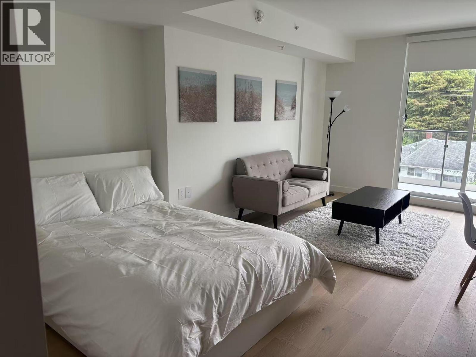 4xx 5212 Cambie Street Property Photo 3