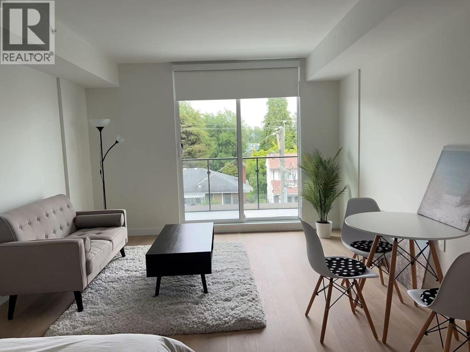 4xx 5212 Cambie Street Property Photo 4
